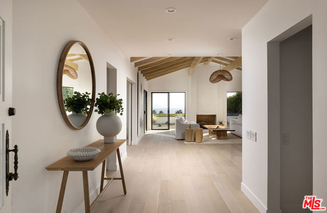 20374 Seaboard Road, Malibu CA: https://media.crmls.org/mediaz/c45c643a-e227-4a46-950c-4c1b6677480e.jpg