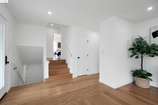 4847 Dunkirk Ave, Oakland CA: https://media.crmls.org/mediaz/c45ca216-41fd-4bcd-9d6c-163e0078781f.jpg