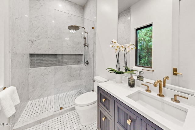 Detail Gallery Image 35 of 55 For 4828 Oakwood Ave, La Canada Flintridge,  CA 91011 - 5 Beds | 4/2 Baths