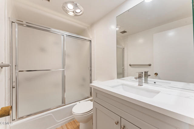 Detail Gallery Image 16 of 31 For 960 San Pasqual St #210,  Pasadena,  CA 91106 - 2 Beds | 3 Baths