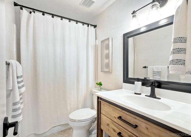 7219 Mimosa Dr, Carlsbad CA: https://media.crmls.org/mediaz/c45e2a87-a80f-496b-8020-8a7ac9347956.jpg