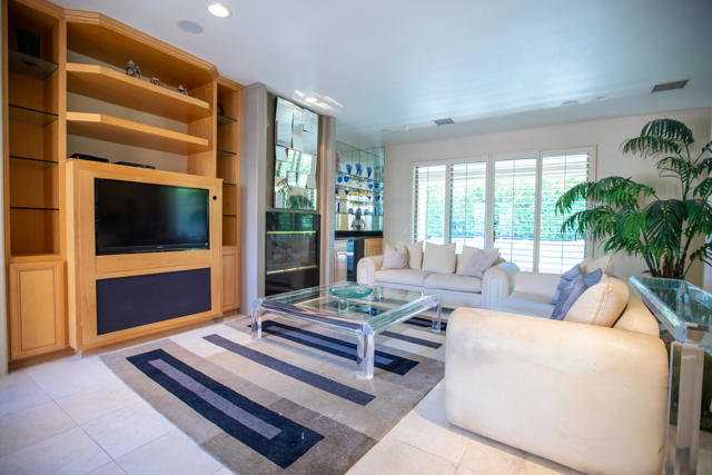 2438 S Caliente Drive, Palm Springs CA: https://media.crmls.org/mediaz/c45e4dc9-f094-4d8c-8090-80e67eb8cf89.jpg