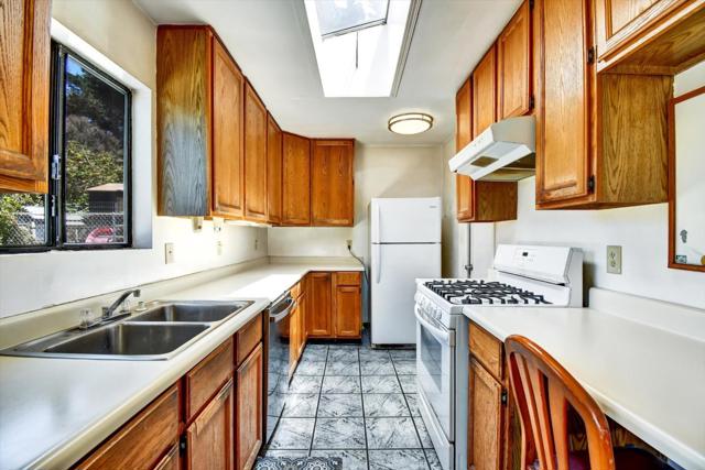 331 Manor Drive, Pacifica CA: https://media.crmls.org/mediaz/c4601ed1-6773-4409-bb5a-a184851b74b6.jpg