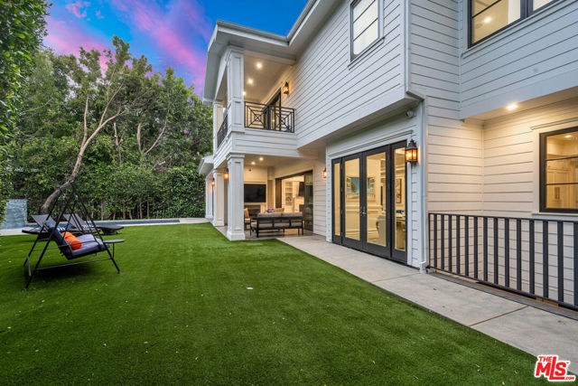 126 N Canyon View Drive, Los Angeles CA: https://media.crmls.org/mediaz/c46038a6-de68-4608-9263-b38b3facbee2.jpg