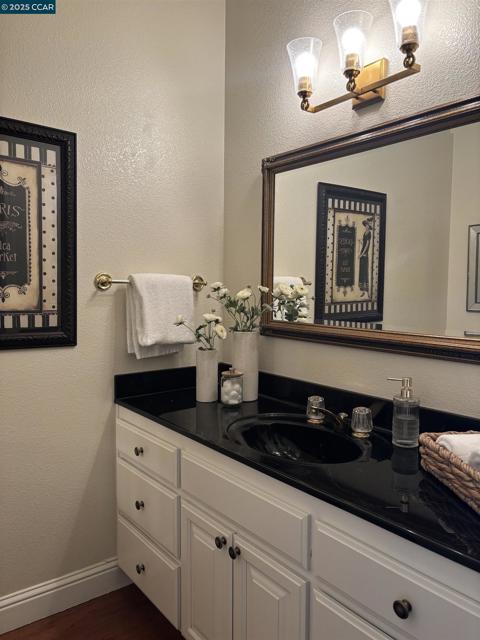 109 Forest Hill, Clayton CA: https://media.crmls.org/mediaz/c460c6f5-e9d0-457f-88df-2c8a86946dd1.jpg