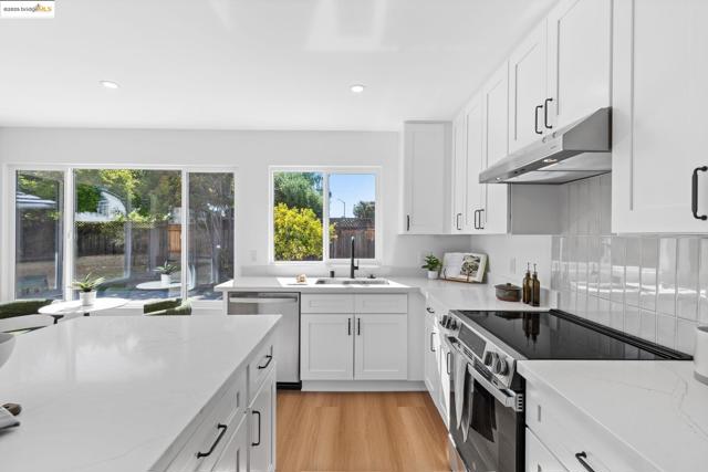 34841 Potomac River Pl, Fremont CA: https://media.crmls.org/mediaz/c4612763-852a-401c-9764-b39c9d7c09d6.jpg