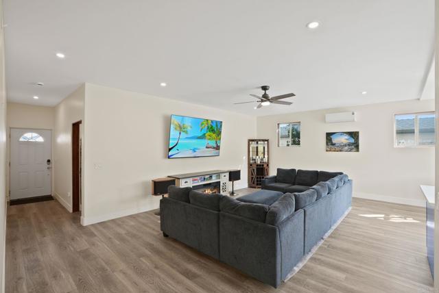 Detail Gallery Image 12 of 32 For 3749 Kingsley St, San Diego,  CA 92106 - 4 Beds | 4 Baths