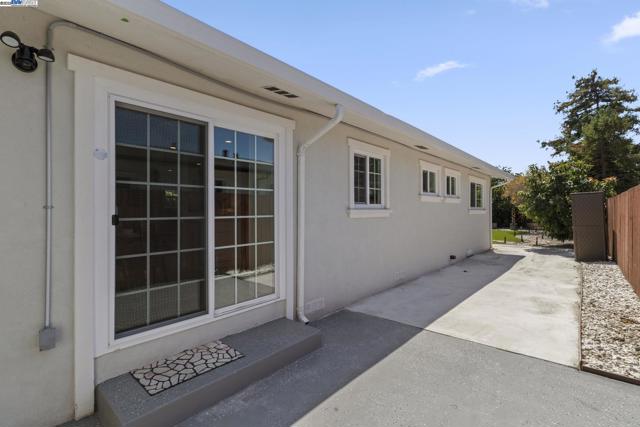 36523 Cherry St, Newark CA: https://media.crmls.org/mediaz/c4618d1e-f4c3-4d89-8f57-607c8a1c5568.jpg