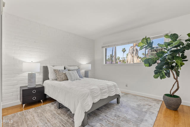 7560 Hollywood Boulevard, Los Angeles CA: https://media.crmls.org/mediaz/c4623e1a-2aeb-42a9-98cf-51ea8e7d9a87.jpg