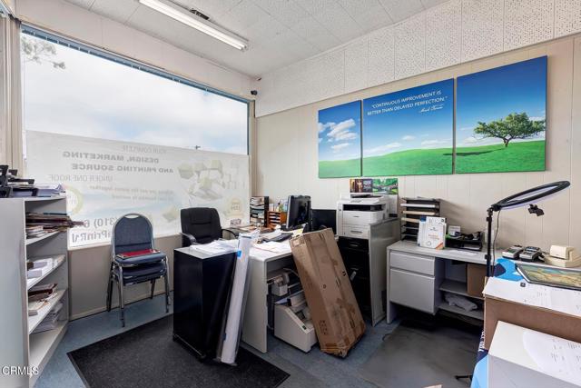 426 W Arbor Vitae Street, Inglewood CA: https://media.crmls.org/mediaz/c462dc09-2b55-484c-a252-3465fb53619d.jpg