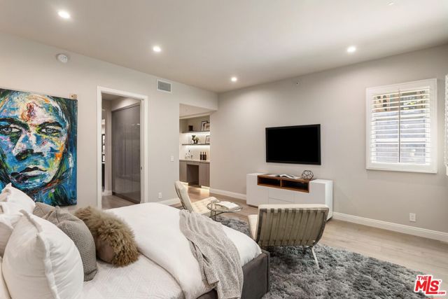 11500 San Vicente Boulevard, Los Angeles CA: https://media.crmls.org/mediaz/c4633db4-f4f4-4cf1-89b2-7210e8d880a1.jpg