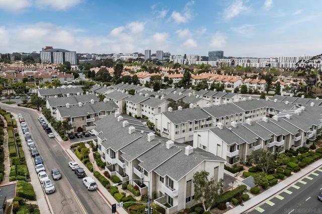 4052 Mahaila Ave, San Diego CA: https://media.crmls.org/mediaz/c4635212-f599-44cb-b917-9c996b78487a.jpg