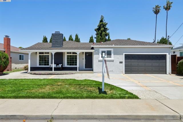 37512 Willowood Dr, Fremont CA: https://media.crmls.org/mediaz/c4635952-189a-40c5-814d-f00852ebf0ef.jpg