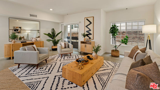 10627 Ashton Avenue, Los Angeles CA: https://media.crmls.org/mediaz/c4636755-e1c6-4b5e-8c3a-6c9dd3507c53.jpg