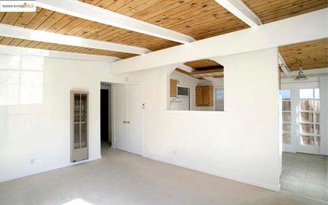 1611 Julia St, Berkeley CA: https://media.crmls.org/mediaz/c463b322-7f60-477c-b317-74aa84301886.jpg
