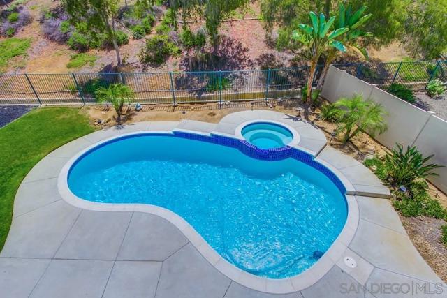 3207 Meadow Side Pl, Escondido CA: https://media.crmls.org/mediaz/c4648ec6-e99d-414f-b2bf-a203c71be86f.jpg
