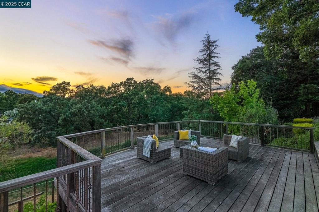 34 Willowview Ct