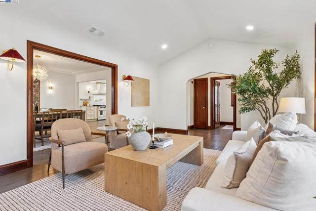 1728 Cambridge Dr, Alameda CA: https://media.crmls.org/mediaz/c464c20a-7bd5-420d-a26a-fea04af8a690.jpg