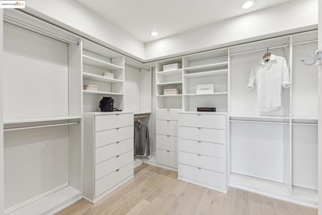 530 Gravatt Dr, Berkeley CA: https://media.crmls.org/mediaz/c464c4e4-f226-4939-a1de-8868ce0025b8.jpg