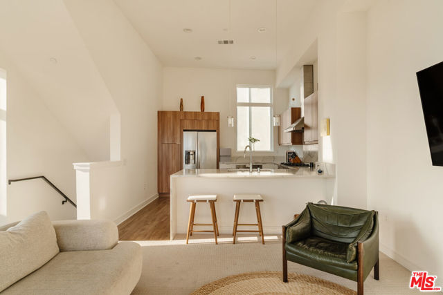 1124 W Panorama Way, Los Angeles CA: https://media.crmls.org/mediaz/c464df1d-2d9f-4496-abc4-f99227861848.jpg