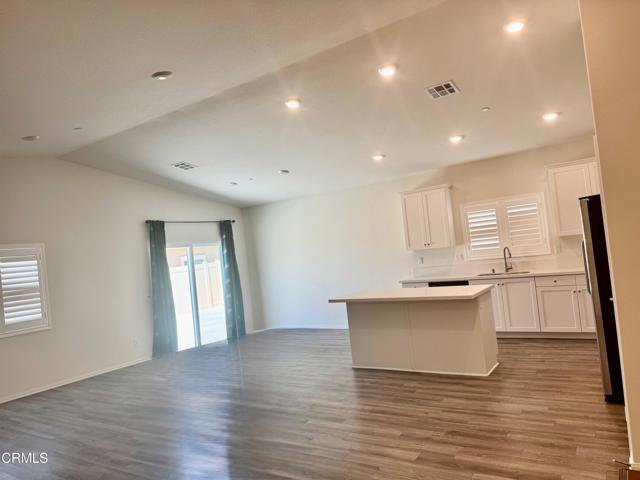 4251 Avenue J-3, Lancaster CA: https://media.crmls.org/mediaz/c464e295-8483-4163-866b-2e8115de870d.jpg