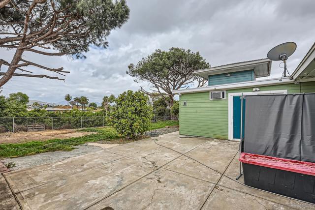 2535 Corona St, Lemon Grove CA: https://media.crmls.org/mediaz/c46570e0-035f-4b88-854c-09f51a074ec8.jpg