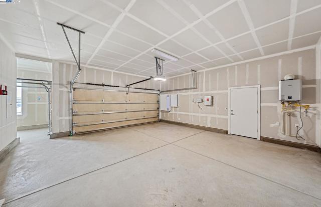 17685 Brightwood Avenue, Lathrop CA: https://media.crmls.org/mediaz/c465ebf8-2ecb-4249-938e-7a1eb78315b7.jpg