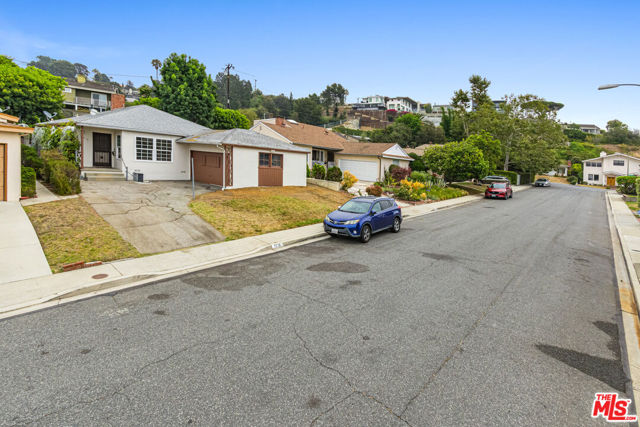 5718 Eveward Road, Culver City CA: https://media.crmls.org/mediaz/c4660bce-3bd0-439a-93c9-ed51cf4d0e91.jpg