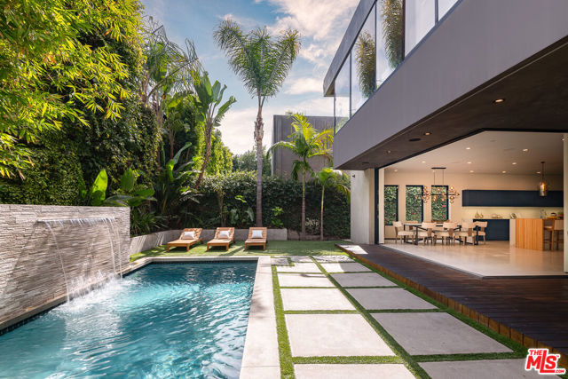 428 N La Jolla Avenue, Los Angeles CA: https://media.crmls.org/mediaz/c46622b0-e8c2-476d-8e1b-d243b0ba1c34.jpg