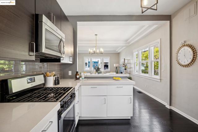 1092 Dwight Way, Berkeley CA: https://media.crmls.org/mediaz/c466bdfb-8c21-44a9-9ac7-b270d9cc9c87.jpg