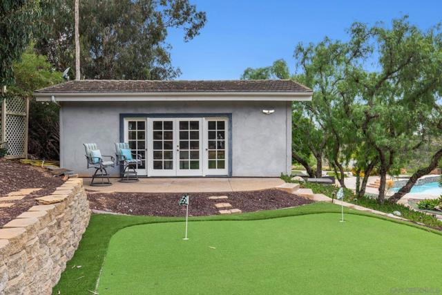 521 Latigo Row, Encinitas CA: https://media.crmls.org/mediaz/c466fee6-a85b-457e-a307-7b7244eb817e.jpg