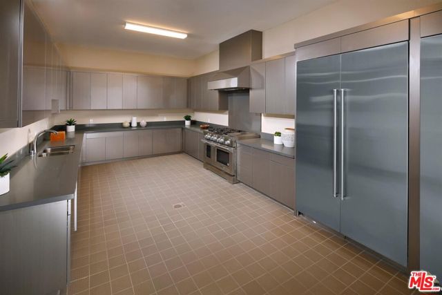 3719 Pathway Court, Bakersfield CA: https://media.crmls.org/mediaz/c4675935-03dd-41dd-bdbc-dec6e546703a.jpg