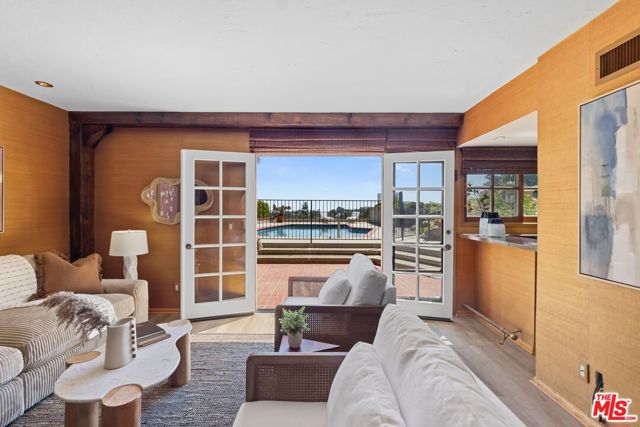 4040 Coldstream Terrace, Tarzana CA: https://media.crmls.org/mediaz/c4677a10-97ac-47e8-98a1-c2db7126dec9.jpg