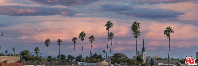 900 Euclid Street, Santa Monica CA: https://media.crmls.org/mediaz/c4679e77-013e-4ee0-8e9a-4867f4913782.jpg