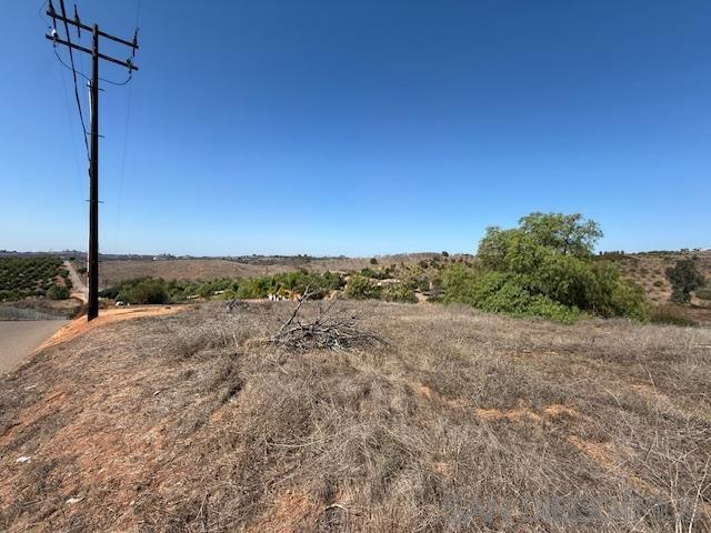 9562 Covey Ln, Escondido CA: https://media.crmls.org/mediaz/c4681c71-4e64-4b9a-b775-b7fbe0f5b397.jpg