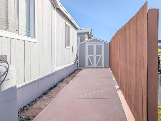 70200 Dillon Road, Desert Hot Springs CA: https://media.crmls.org/mediaz/c4687deb-2cf5-4b70-bc2a-b9e5f96a85dd.jpg