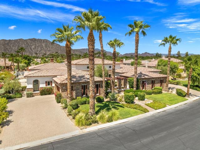 54195 Alysheba Drive, La Quinta CA: https://media.crmls.org/mediaz/c4689271-577f-4437-9fb7-96f9933569d5.jpg