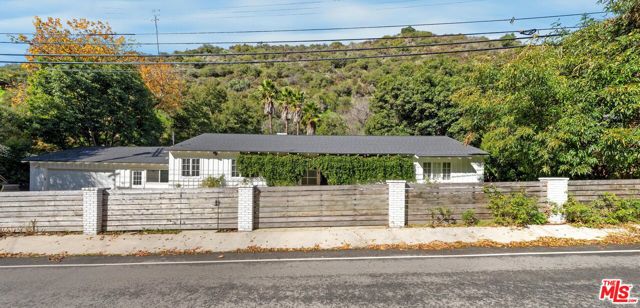 3443 Mandeville Canyon Road, Los Angeles CA: https://media.crmls.org/mediaz/c468aed9-1db3-46d6-825a-e9198d3862cb.jpg