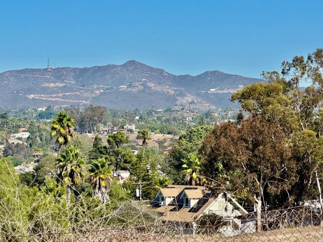 Detail Gallery Image 22 of 55 For 880 Crest View Rd, Vista,  CA 92081 - 4 Beds | 2/2 Baths