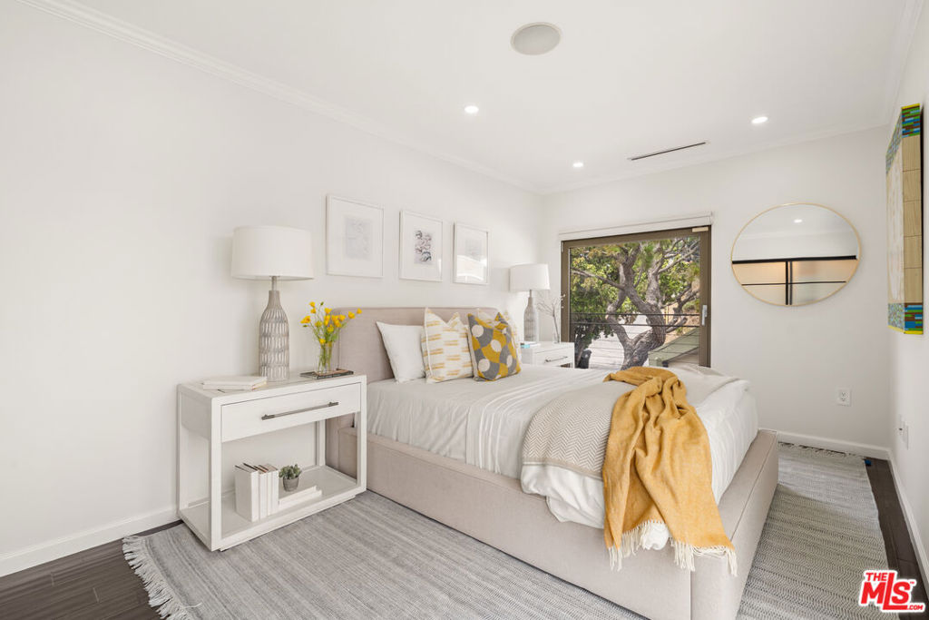 https://media.crmls.org/mediaz/c468c34f-c14b-488f-a3b4-2abd996852f5.jpg?preset=X-Large