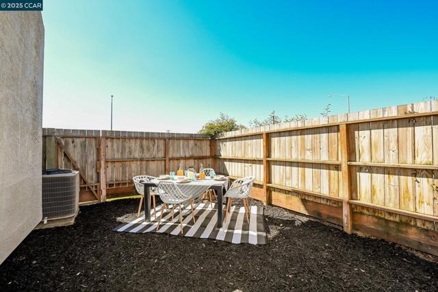 22095 Betlen Way, Hayward CA: https://media.crmls.org/mediaz/c4693316-2f49-4494-af8d-17ab889ee0a6.jpg