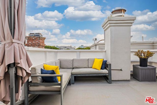 2622 2nd Street, Santa Monica CA: https://media.crmls.org/mediaz/c46a13b6-217d-40ba-9657-6418154e1dd9.jpg