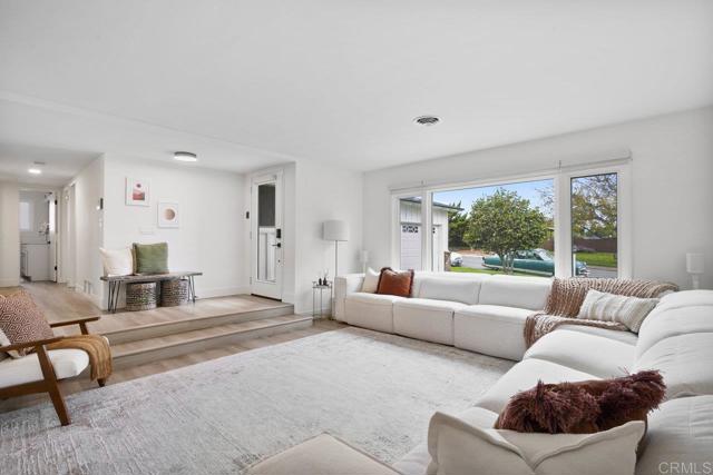 7255 Volta Court, San Diego CA: https://media.crmls.org/mediaz/c46a7981-1d53-407f-997d-075940962d18.jpg