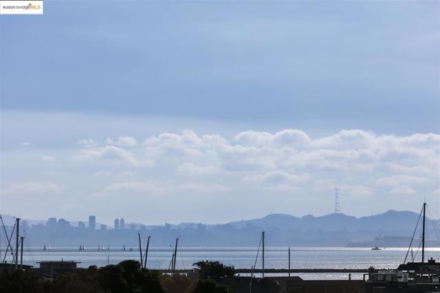 1301 Quarry Ct, Richmond CA: https://media.crmls.org/mediaz/c46a9a42-04df-45ea-8c40-332f654683bd.jpg