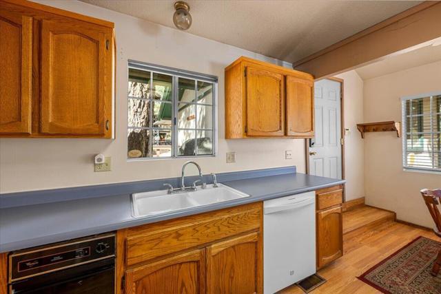 1093 Snow Ridge Road, Big Bear CA: https://media.crmls.org/mediaz/c46aa9b6-3c7c-4454-ac71-5bb973165d4a.jpg