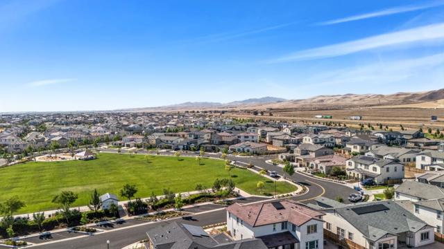 6326 Moser Way, Tracy CA: https://media.crmls.org/mediaz/c46b2c21-f394-491c-b63c-0935c01ad943.jpg