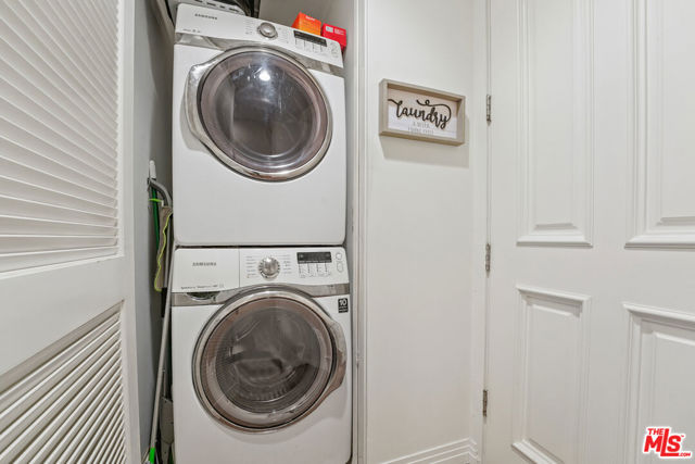 819 HOLT Avenue, Los Angeles CA: https://media.crmls.org/mediaz/c46c3bf0-873f-4bcb-8e35-f0a295796998.jpg