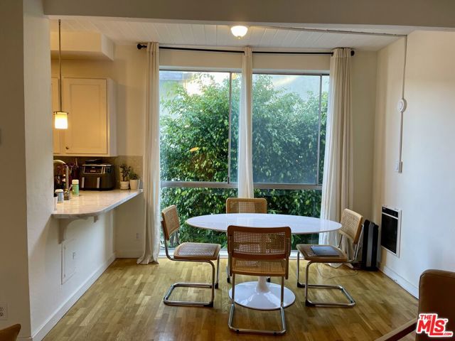 3101 5th Street, Santa Monica CA: https://media.crmls.org/mediaz/c46ca91e-a1d7-481e-ac96-b2b0f3260c59.jpg