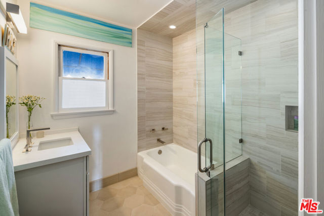 2426 New York Drive, Altadena CA: https://media.crmls.org/mediaz/c46cbc06-6b7b-4a97-9512-e3339068acbd.jpg