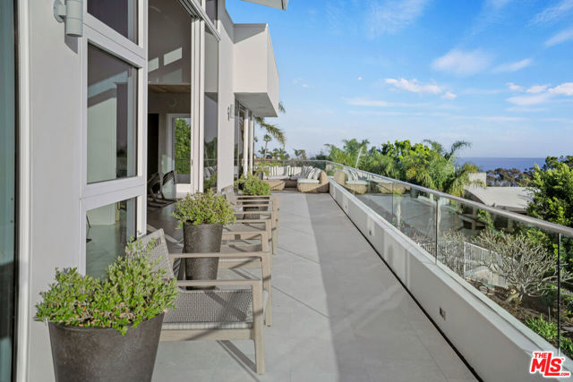 27454 Winding Way, Malibu CA: https://media.crmls.org/mediaz/c46d4055-21c3-46b4-a3d1-93685cd39224.jpg